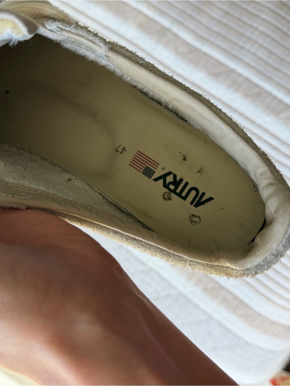 Autry Men’s Low-Top Athletic Sneakers In Beige View 4